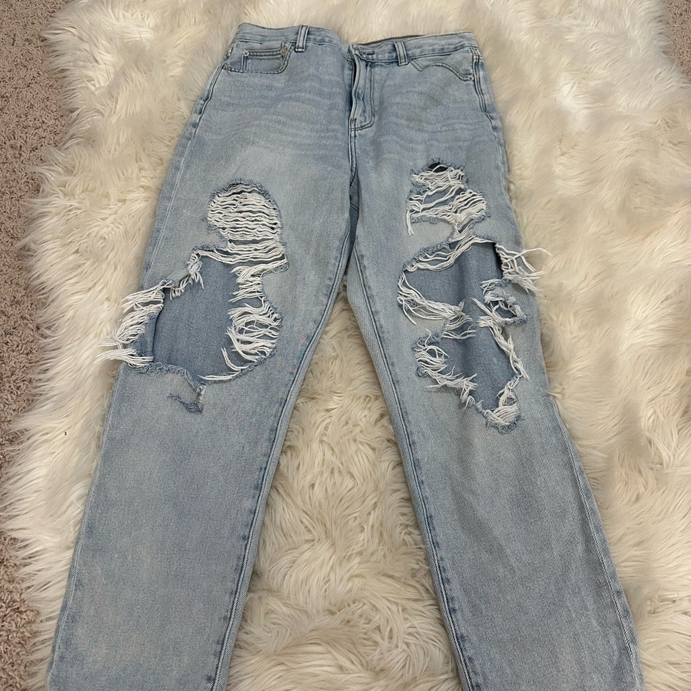 American Eagle Outfitters Light Blue Distressed mom Jeans
